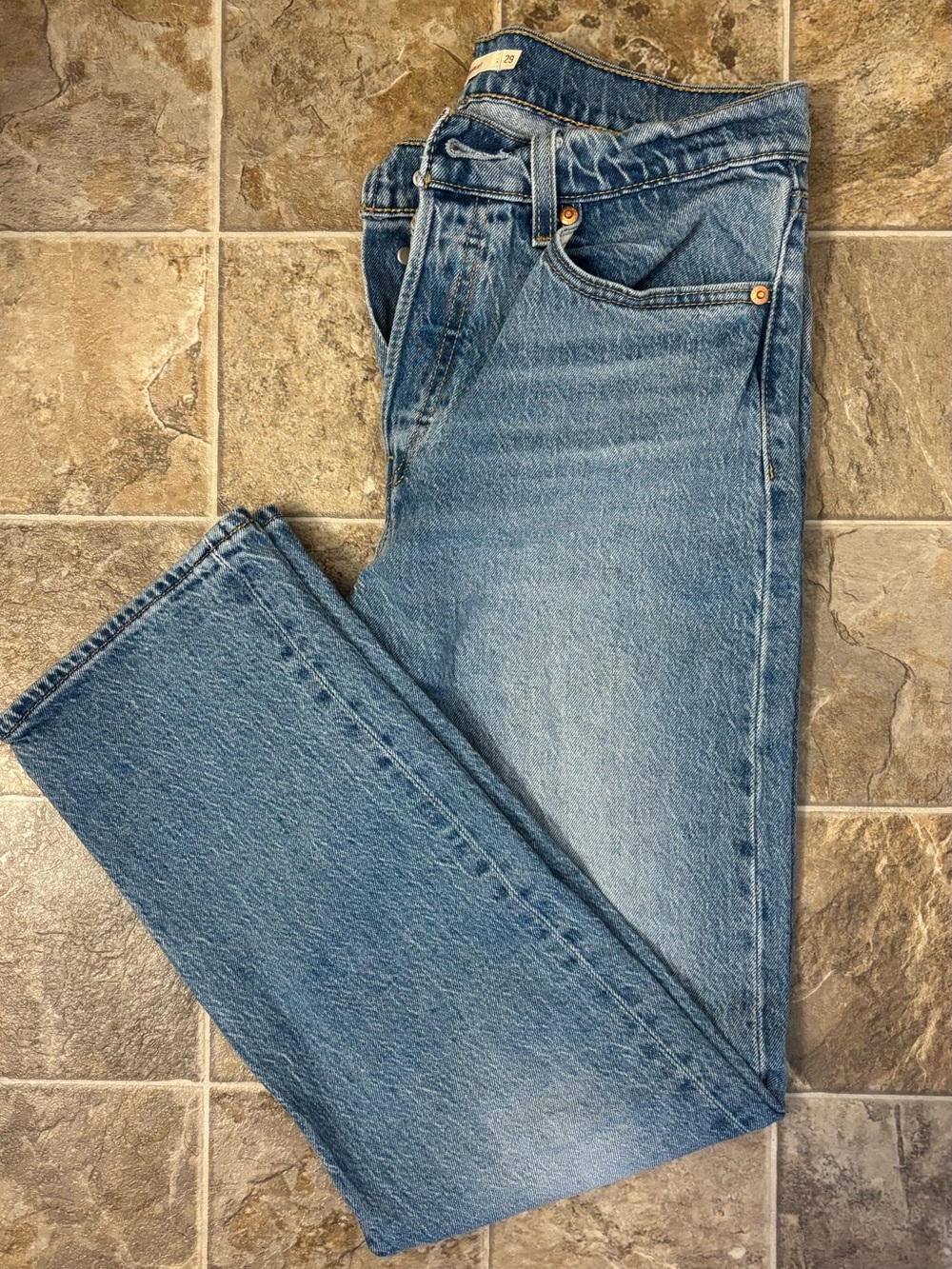 Women’s Levi wedgie straight size 29